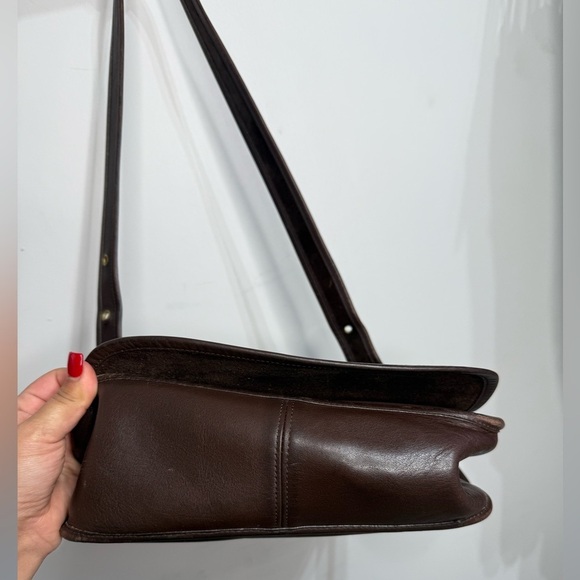 Vintage Coach 9951 Patricia Legacy Brown Leather
Messenger Shoulder Bag - Picture 6 of 13